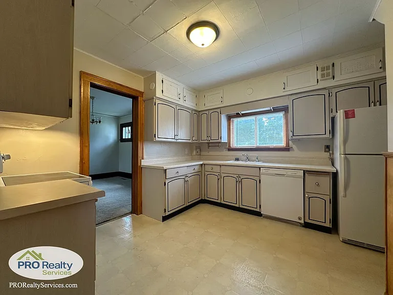 954 Ivy Ave E — Photo 5
