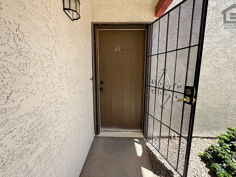 10610 S 48th St #1100 — Photo 8