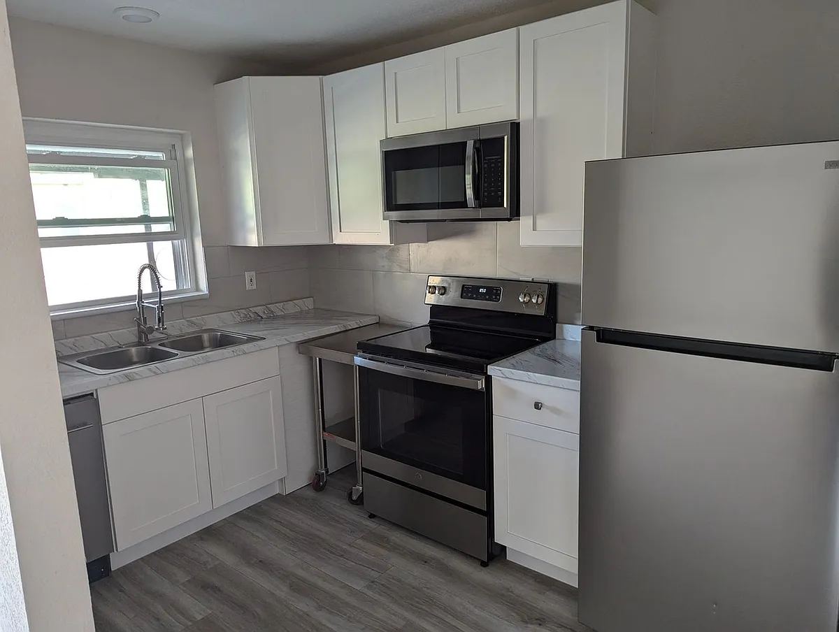 Building Photo - 1482 Meads Rd #2