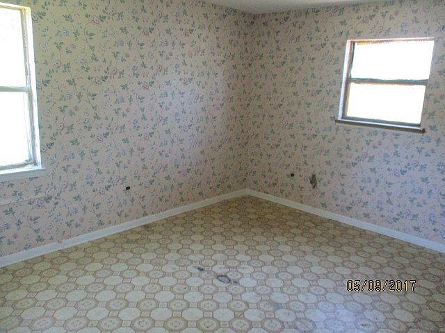 2nd image of 209 Phillips St