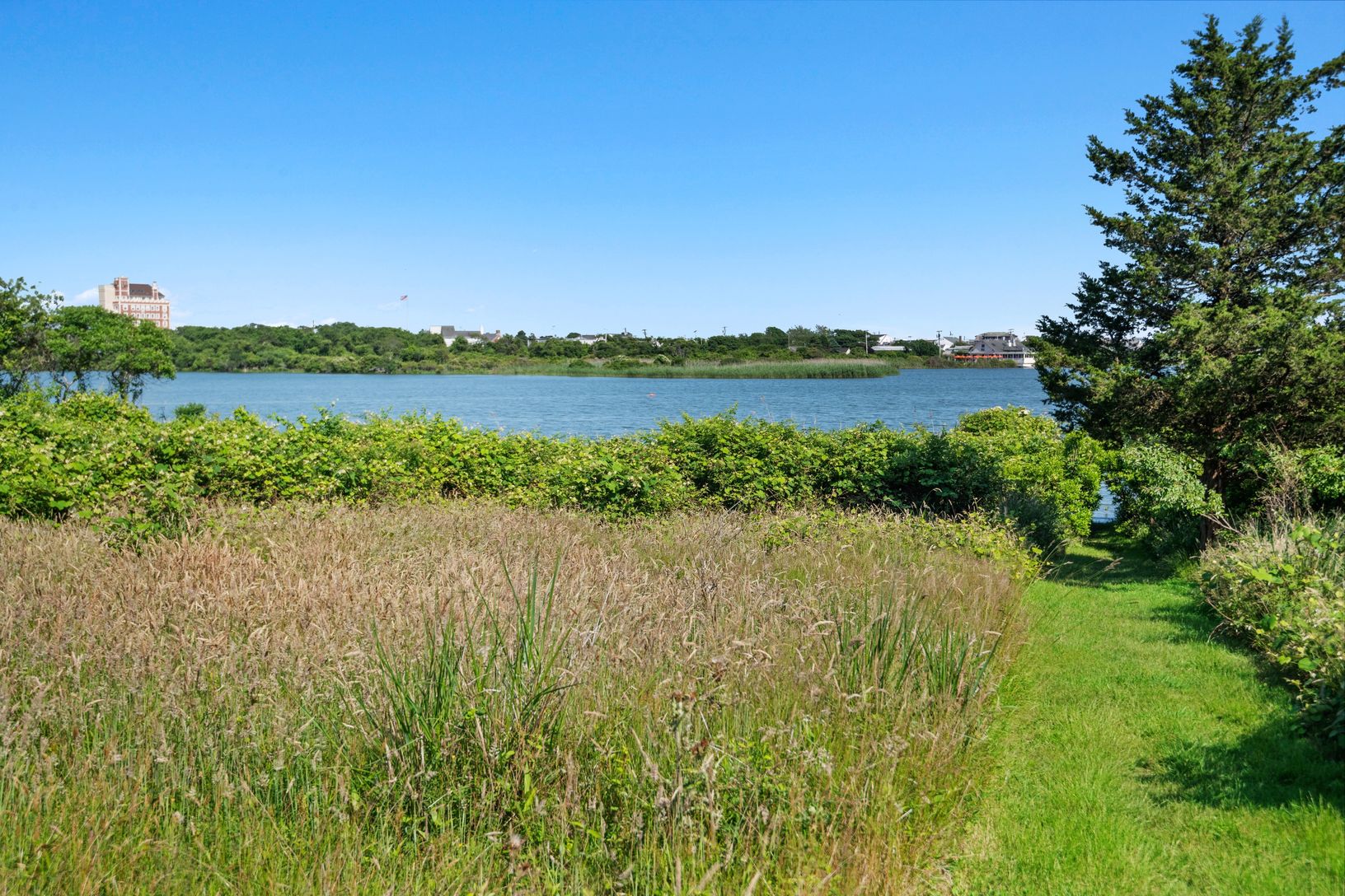  Direct access path to Fort Pond