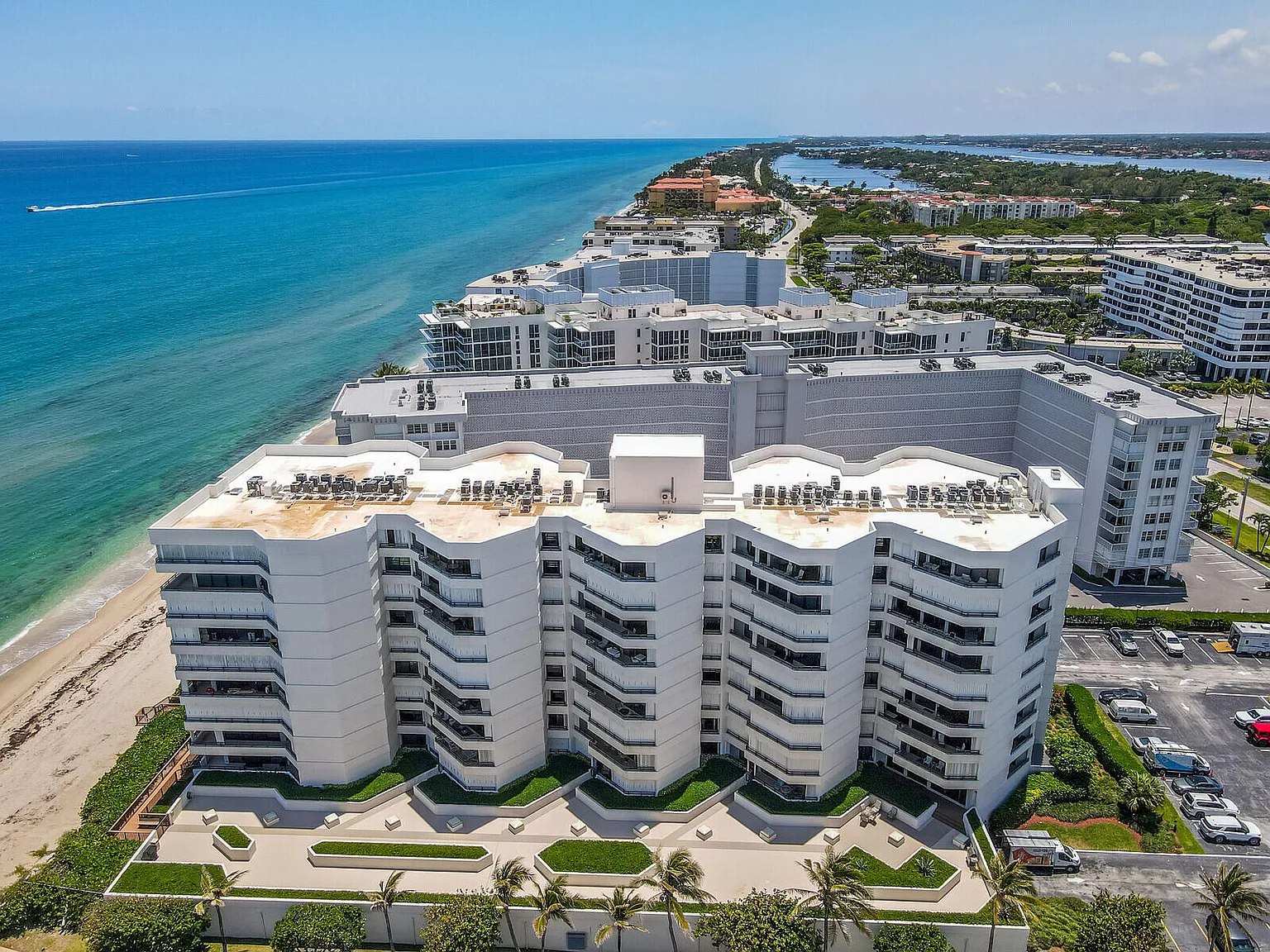 2 bed, 2.0 bath, 1340 sqft, $7,950 — Photo 4