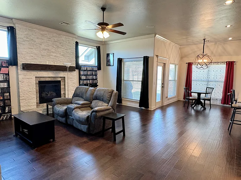 1106 Remington Ct — Photo 9