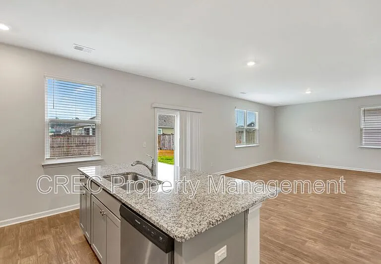575 Wayton Cir — Photo 8