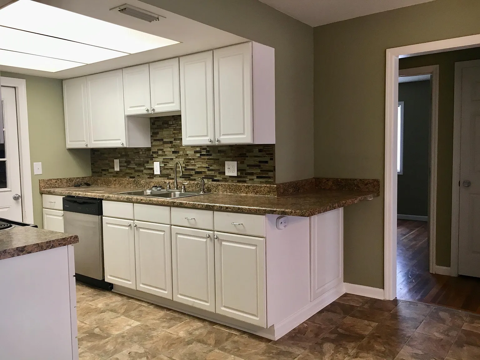 3 bed, 1200 sqft, $1,450 — Photo 4