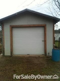 12x20 shop with new roof 2 years ago