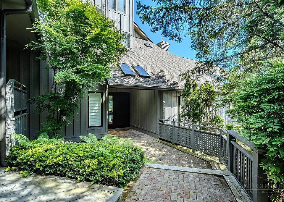 1st image of 105 Branlaire Drive #5