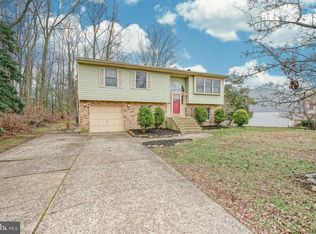 11 Woodshire Dr, Sicklerville, NJ 08081