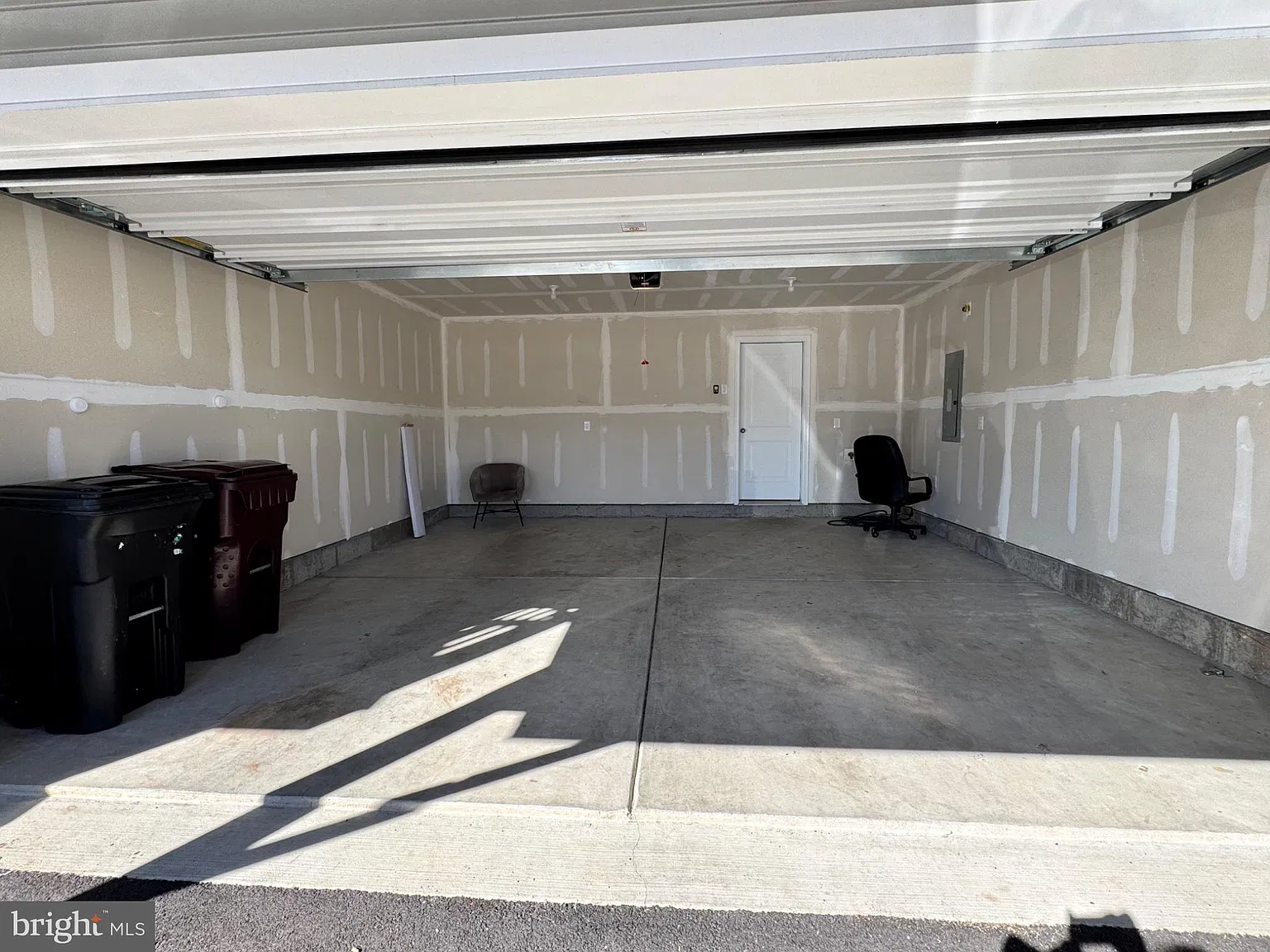 3 bed, 4.0 bath, 2289 sqft, $3,295 — Photo 4
