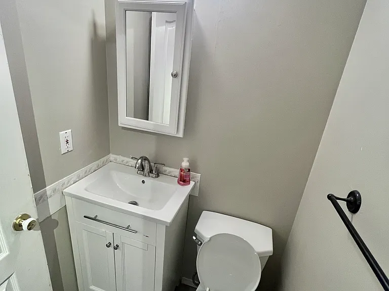 1033 Youville Dr W — Photo 9