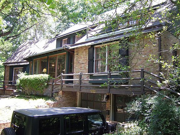 3rd image of 1222 Belleau Dr