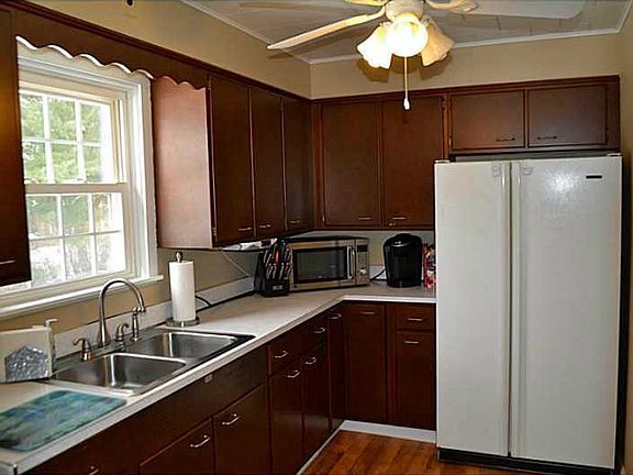 5th image of 407 Foch St