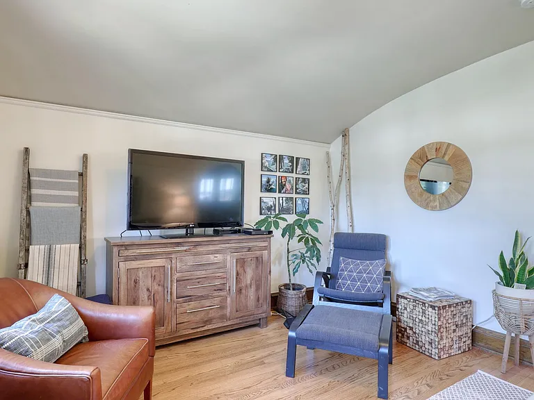 2078 Ludington Ave #UPPER — Photo 8