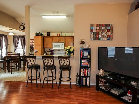 5th image of 416 Kennedy Dr