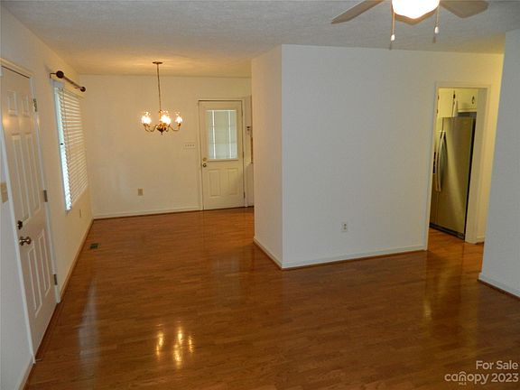 5th image of 204 Autumn Cir NE