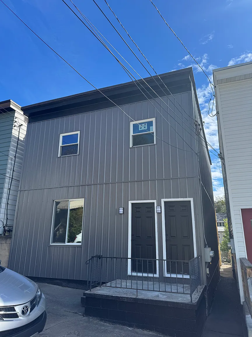 449 Norton St #A photo 1