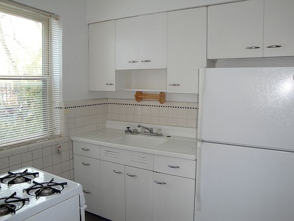 4th image of 3025 Clifton Ave APT 5