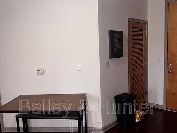 2nd image of 898 Oak St SW Unit 1425