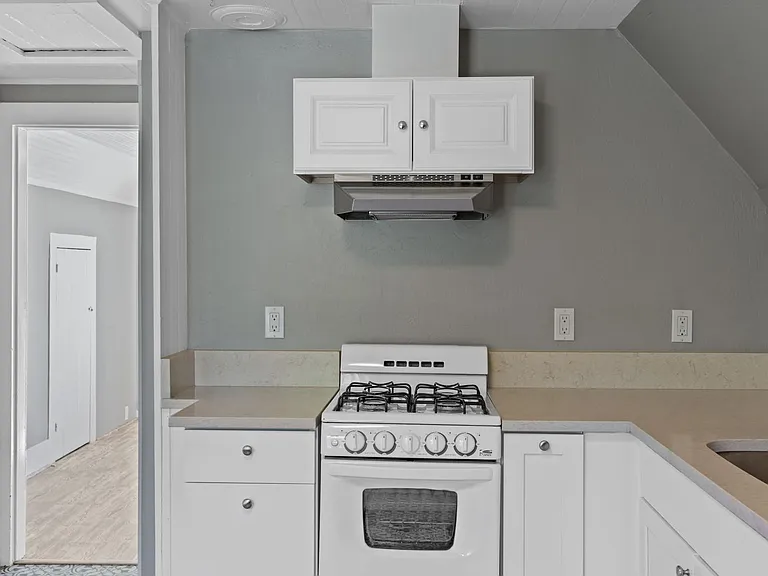 547 Randolph Street — Photo 9
