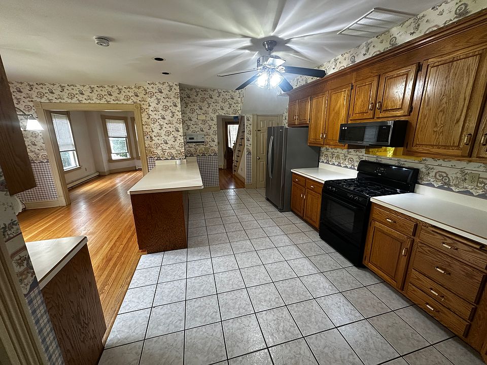 Kitchen entering from the mudroom