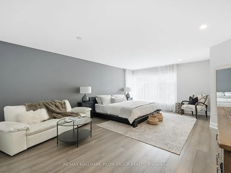 559 Mutual St — Photo 16