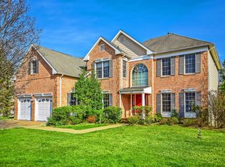 12 McGuiness Ln, White Plains, NY 10605