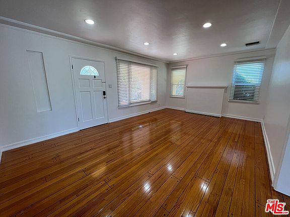 5th image of 527 Geneva St