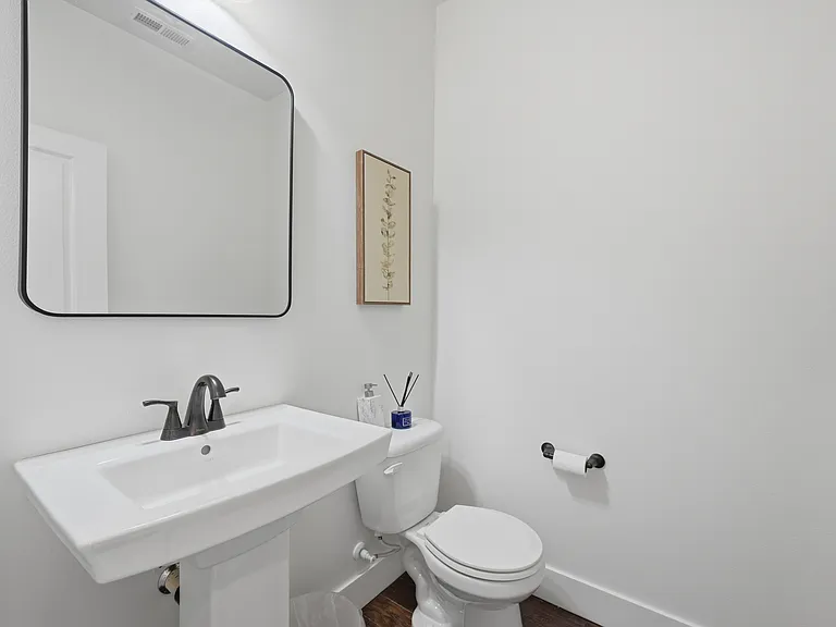 9330 Templeton Ave SE — Photo 6