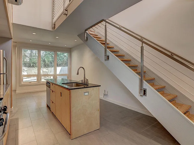 1613 W University Ave — Photo 6