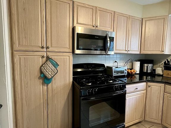5th image of 1265 Ferndale Ave