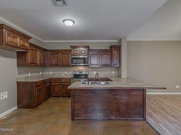 3rd image of 325 Chimney Rock Blvd