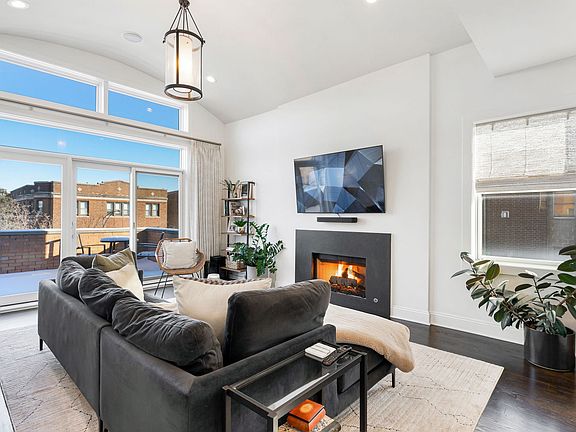 3rd image of 4622 N Ashland Ave APT 3