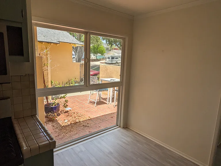 109 La Verne Ave — Photo 5