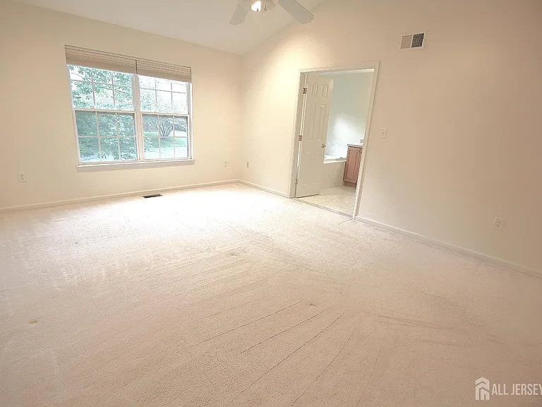 72 Truman Ave — Photo 17