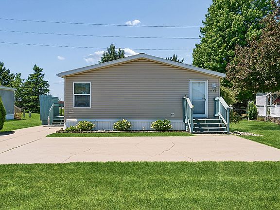 3rd image of 2908 SE Covenant Dr