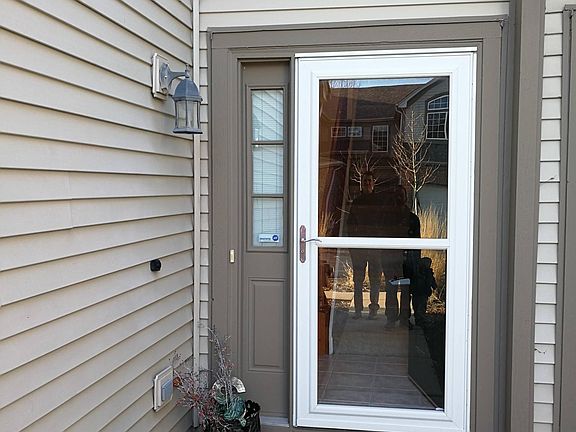 2nd image of 984 Parkhill Cir