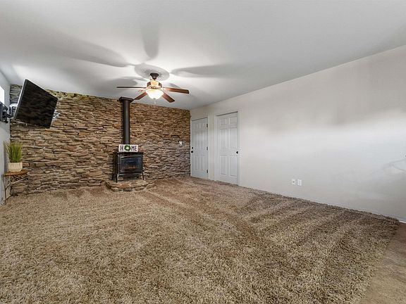 5th image of 5914 Tammy Ln