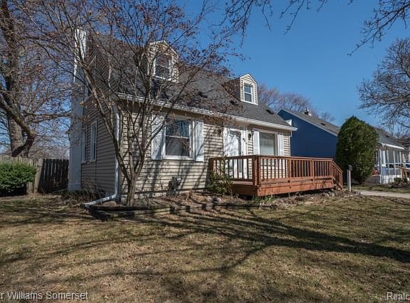 3rd image of 1422 Royal Ave