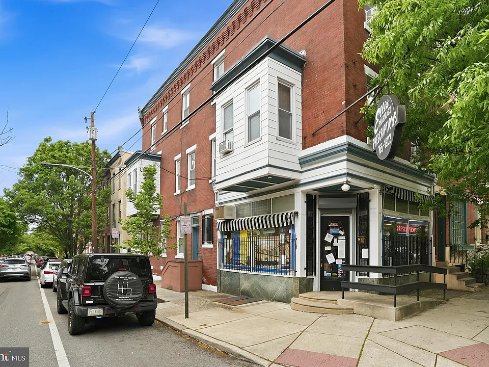 2441 Brown St #2R
