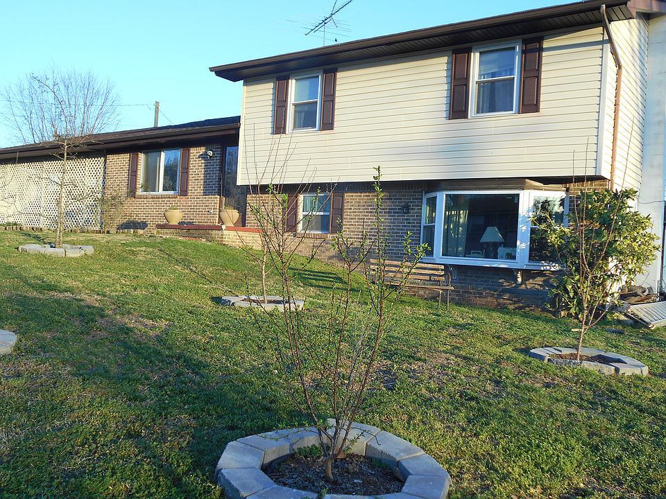 1st image of 2426 Twin Oaks Dr SE