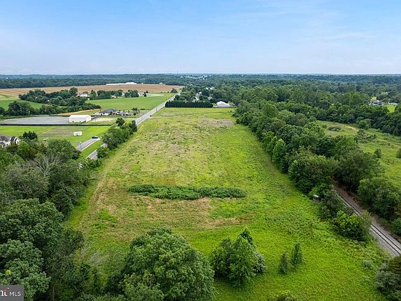 5th image of 555 Woodstown Rd