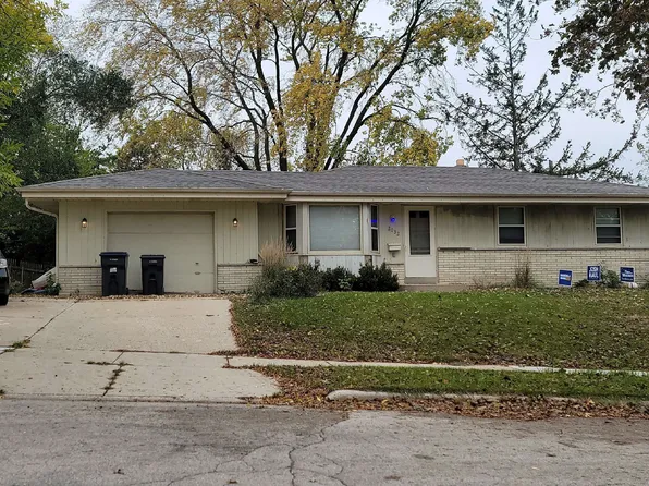 2032 Empire Dr, Waukesha, WI 53186
