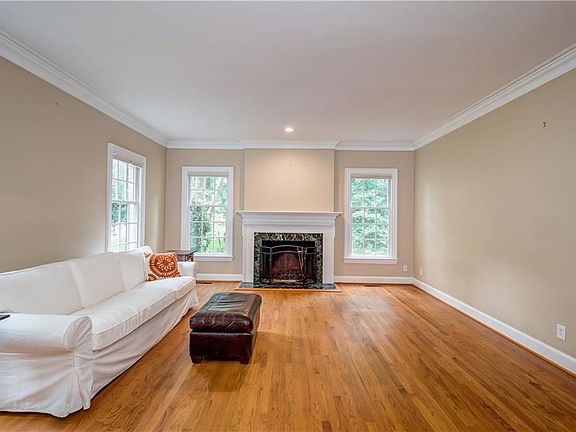 4th image of 1300 Wellington Ct