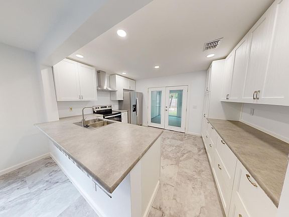 5th image of 11384 Shovler Ct