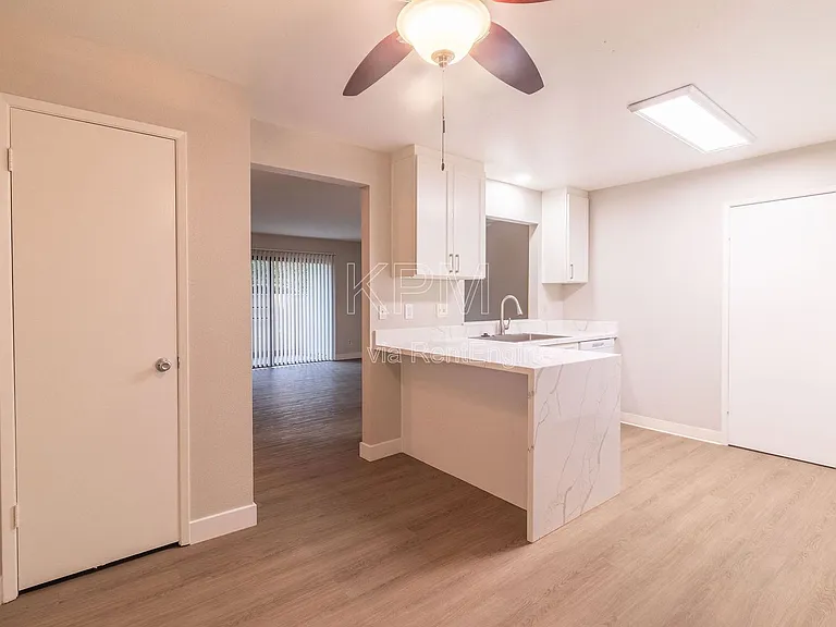 Stamford Court Apartments — Photo 6