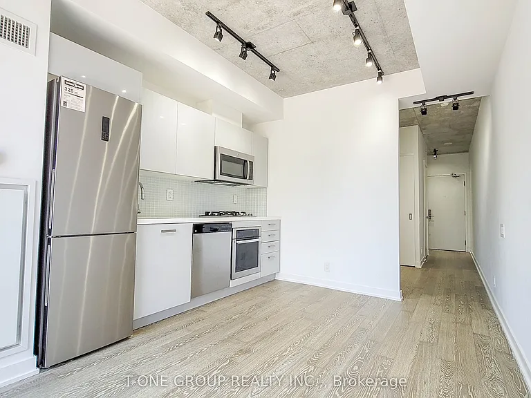 39 Brant St #704 — Photo 4