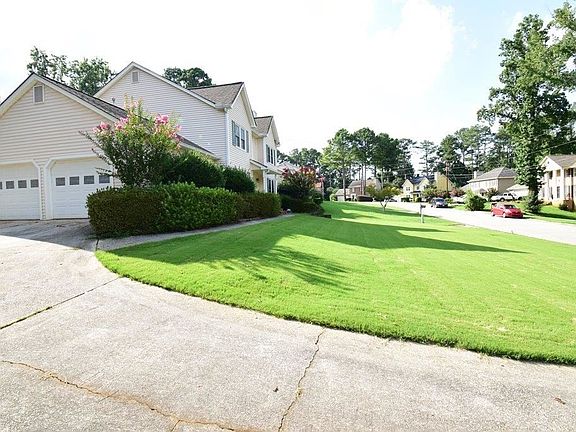 3rd image of 6470 Bennington Dr