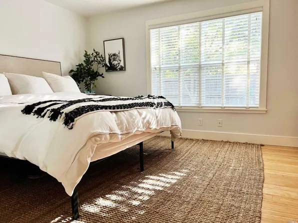 526 Fitch St, Healdsburg, CA 95448