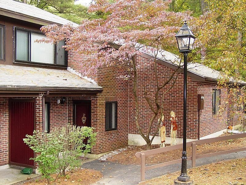 1st image of 22 Highwood Dr