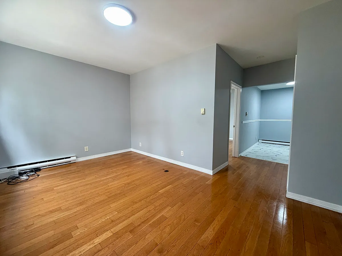 Building Photo - 83 E 22nd St #1R
